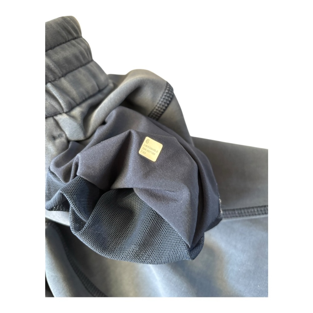 Lululemon Softstreme High-Rise Pant *Regular
True Navy size 6 - Picture 4 of 4